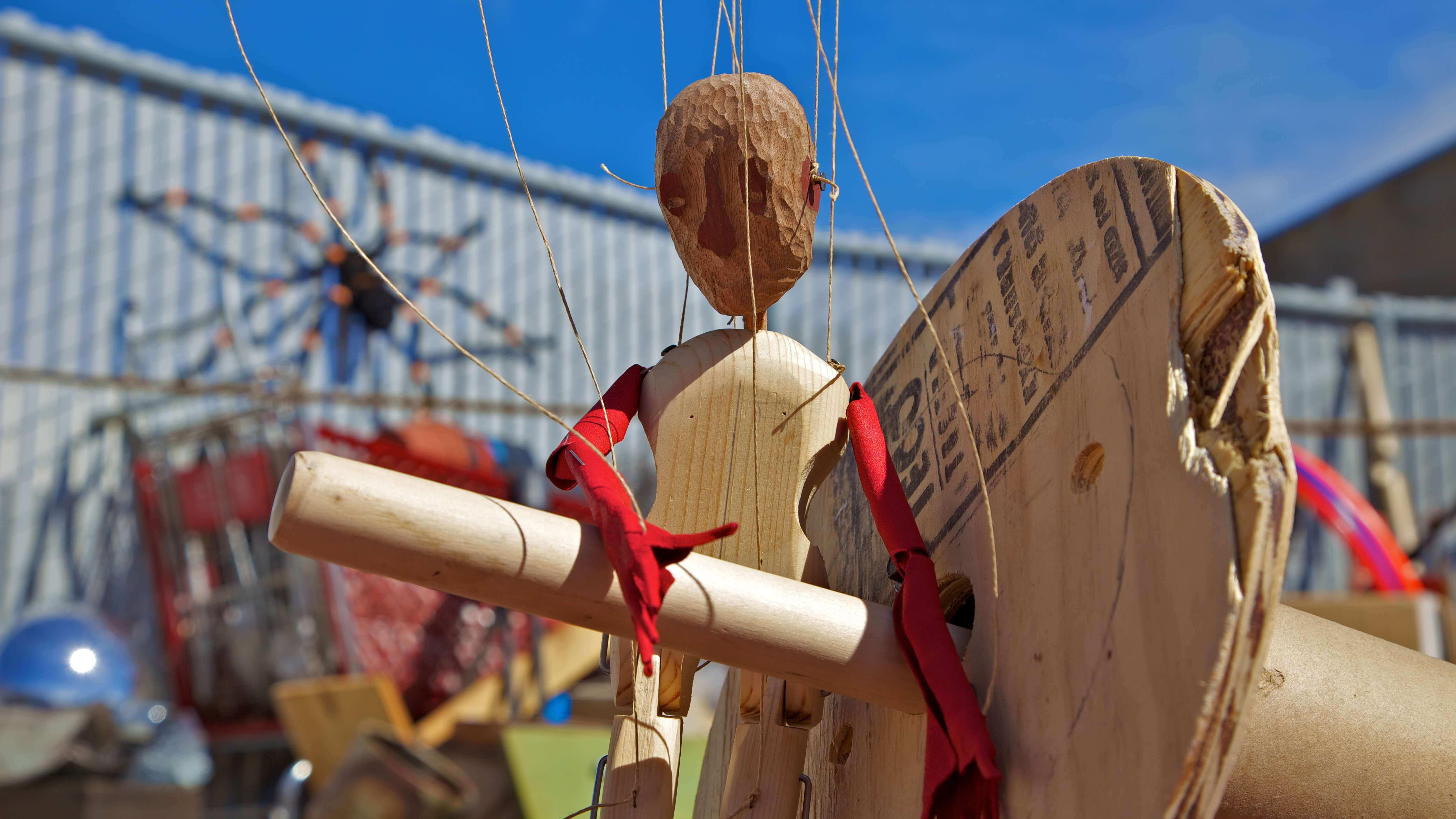 Niki Ulehla, Recology, puppets, marionettes, site specific, performance, show