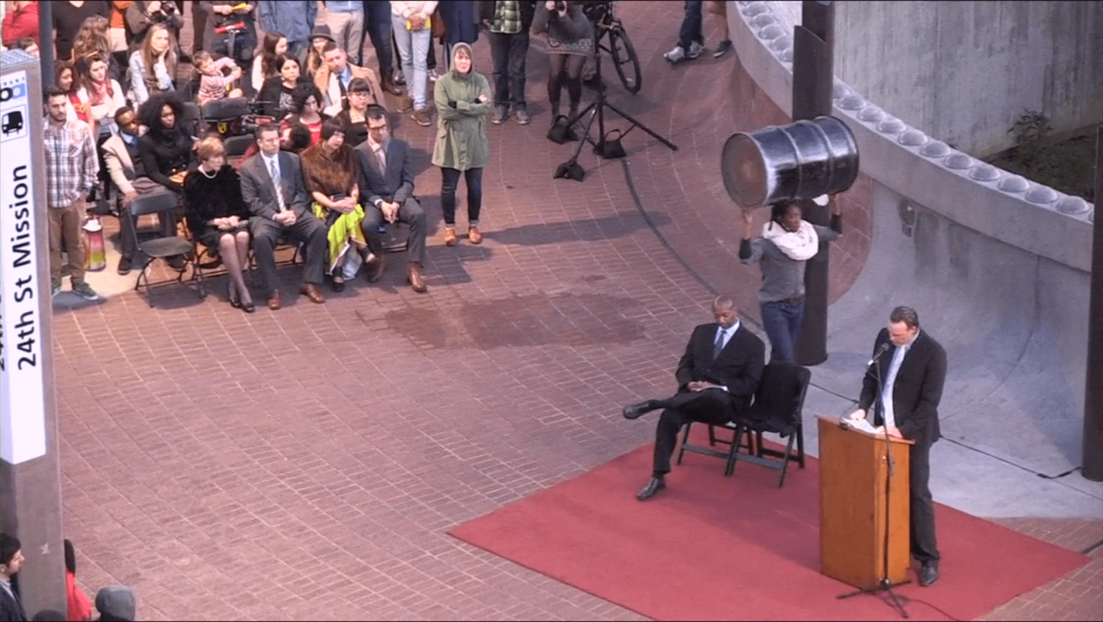 SFMOMA Inhabitant,Jamie Lyons, site specific performance, san francisco museum of modern art, SFMOMA