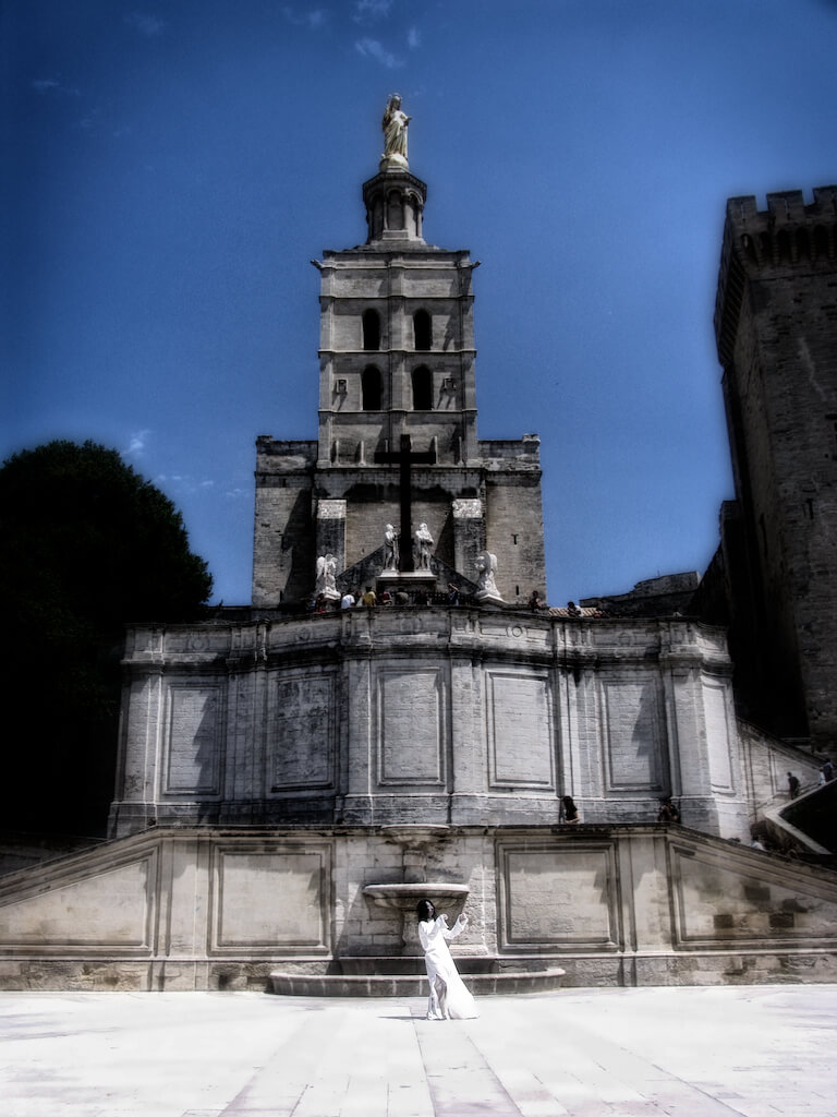 site specific dance, dance performance art, avignon, theatre, theater, documentation, butoh, dance photography, jamie lyons, Avignon dance