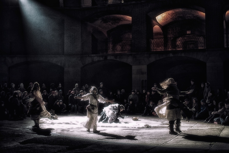 Macbeth at Fort Point 2013, witches, site integrated theatre