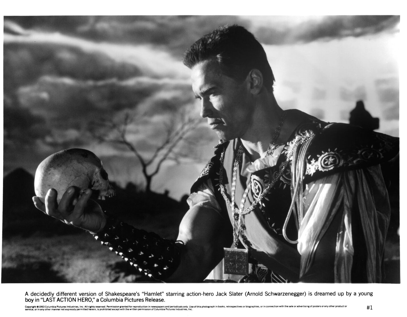 Arnold Schwarzenegger Hamlet.William Shakespeare. Honest Shakespeare